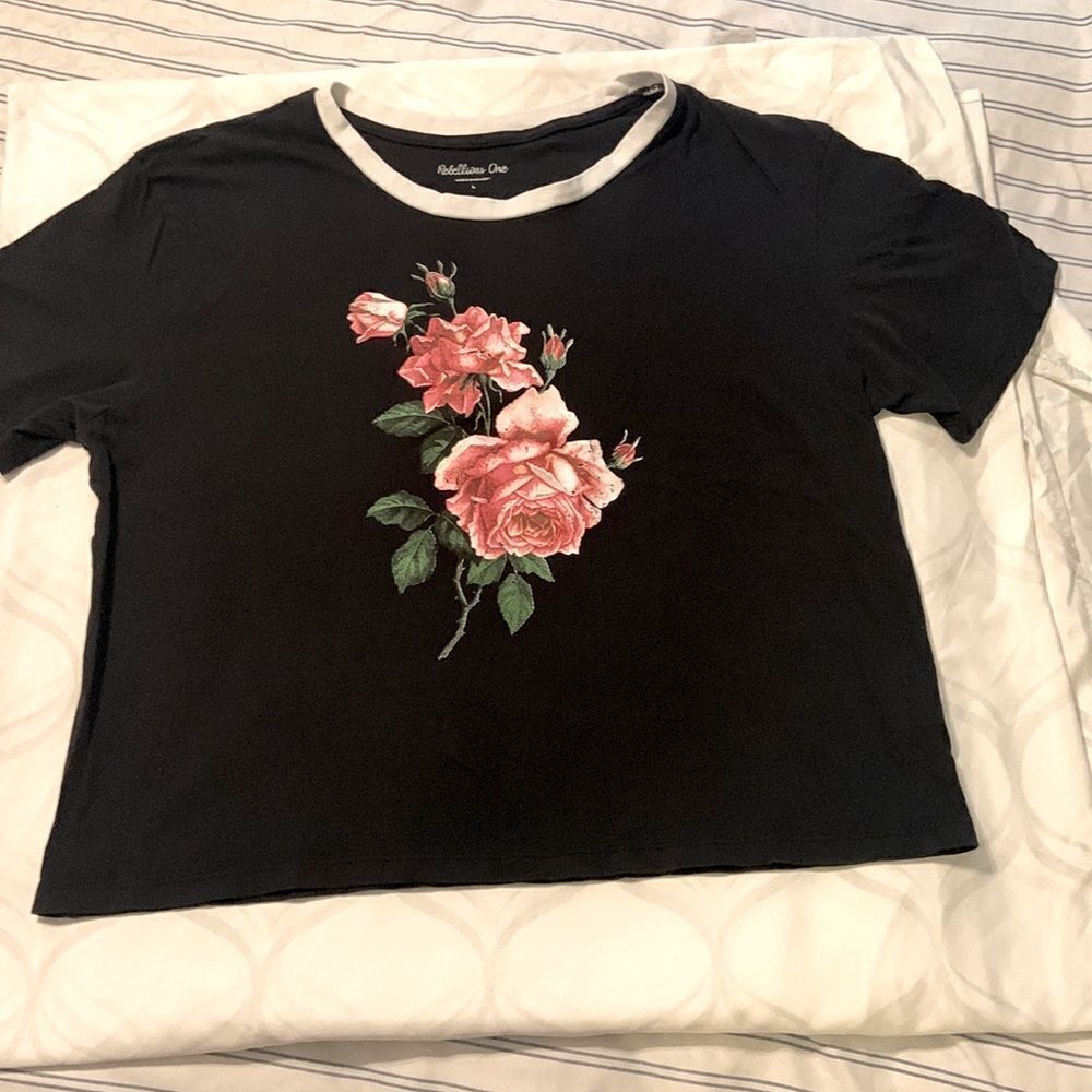 Rebellious one flower shirt size L EUC preloved ❤️